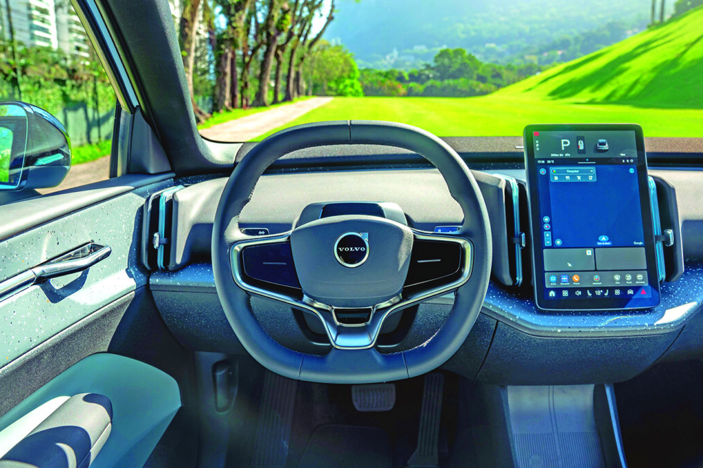 Modelo traz interior minimalista: alternativa para diminuir custos e justificar preço. Foto: Divulgação/Volvo
