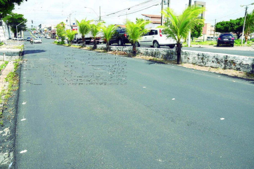 Serviços de pavimentação asfáltica realizados em vários pontos de Natal, garantindo melhor infraestrutura e fluidez no trânsito. Foto: Alex Regis
