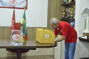 Hermano Morais votou pela manhã. Foto: José Aldenir/AGORA RN