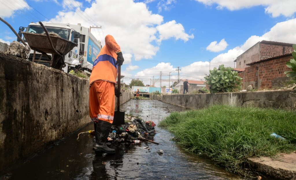 Grande quantidade de material foi retirado do canal do Doce / Foto: Wilson Moreno (Secom/PMM)