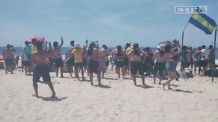 Argentinos voltam a ocupar areias de Copacabana
