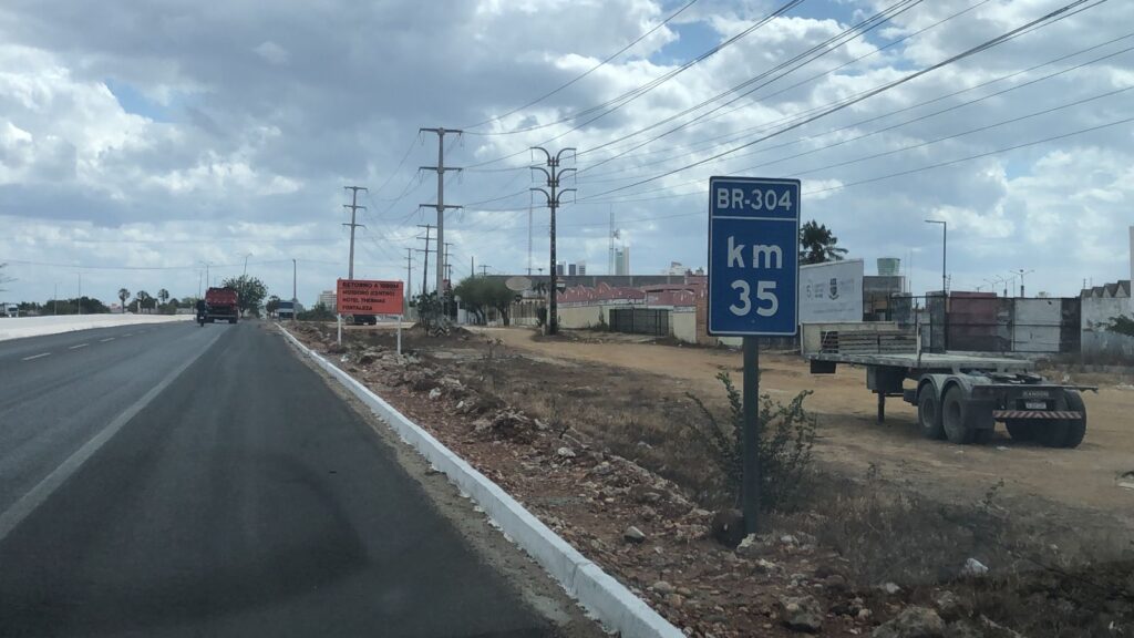 BR-304: rodovia liga Natal ao Ceará e passa por Mossoró até chegar ao estado vizinho