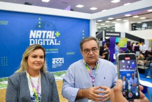 Prefeito Álvaro Dias e secretária de Planejamento de Natal, Joanna Guerra - Foto: Joana Lima / Prefeitura do Natal