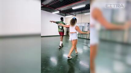 Rainha de bateria da Mocidade, esposa de Rogério de Andrade, faz aulas de samba