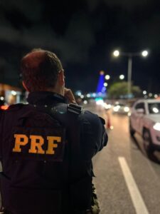 PRF em operação de combate a embriaguez ao volante em Natal. Foto: PRF