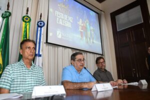 Ao lado dos secretários Dácio Galvão e Heverton Freitas, Álvaro Dias divulgou ainda programação do Réveillon em Natal. Foto: Alex Régis