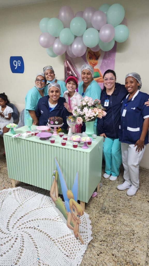 A festa que a menina ganhou dos profissionais do Hospital Pedro II — Foto: Divulgação SMS